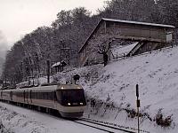 姨捨を通過する特急しなの